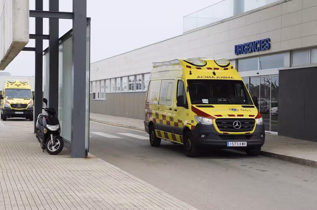 Herido grave un hombre al explotarle un bidón de aceite en Ciutadella
