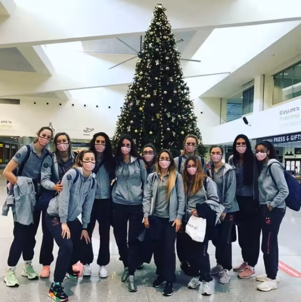 (La foto) Un Avarca muy navideño busca sentenciar el pase a las semis de la Copa