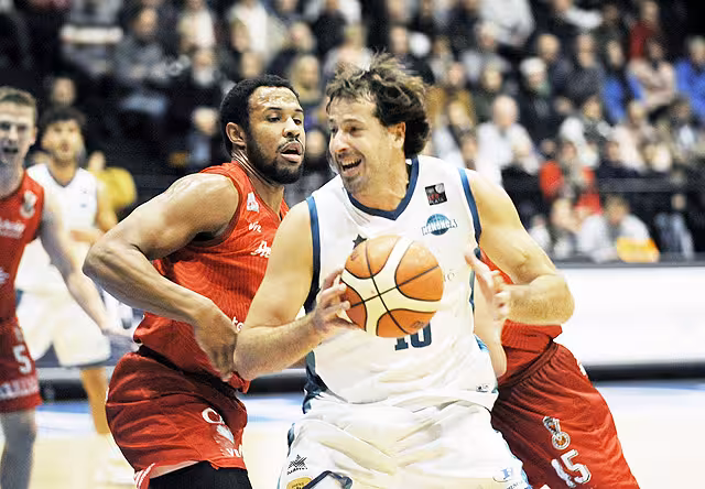 (Fotos) Un gran Murcia acaba con la racha del Hestia Menorca