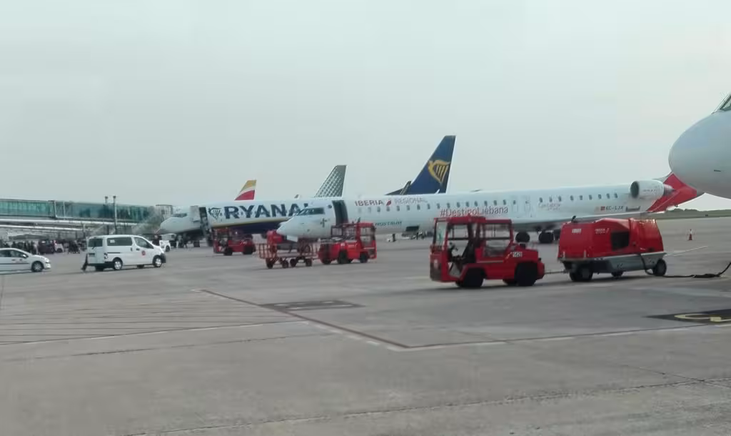 A la carrera por el aeropuerto de Maó