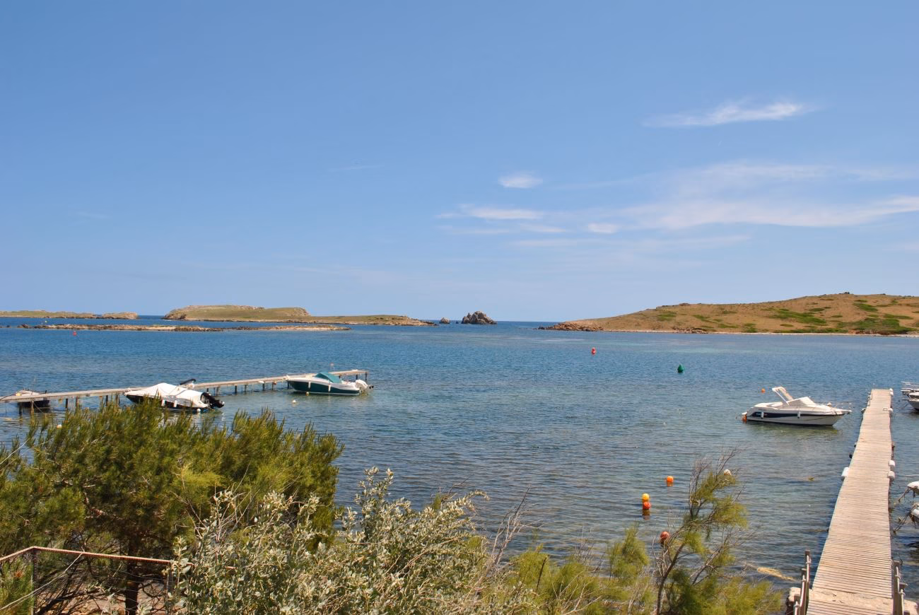 Suave viento del suroeste en un domingo soleado en Menorca