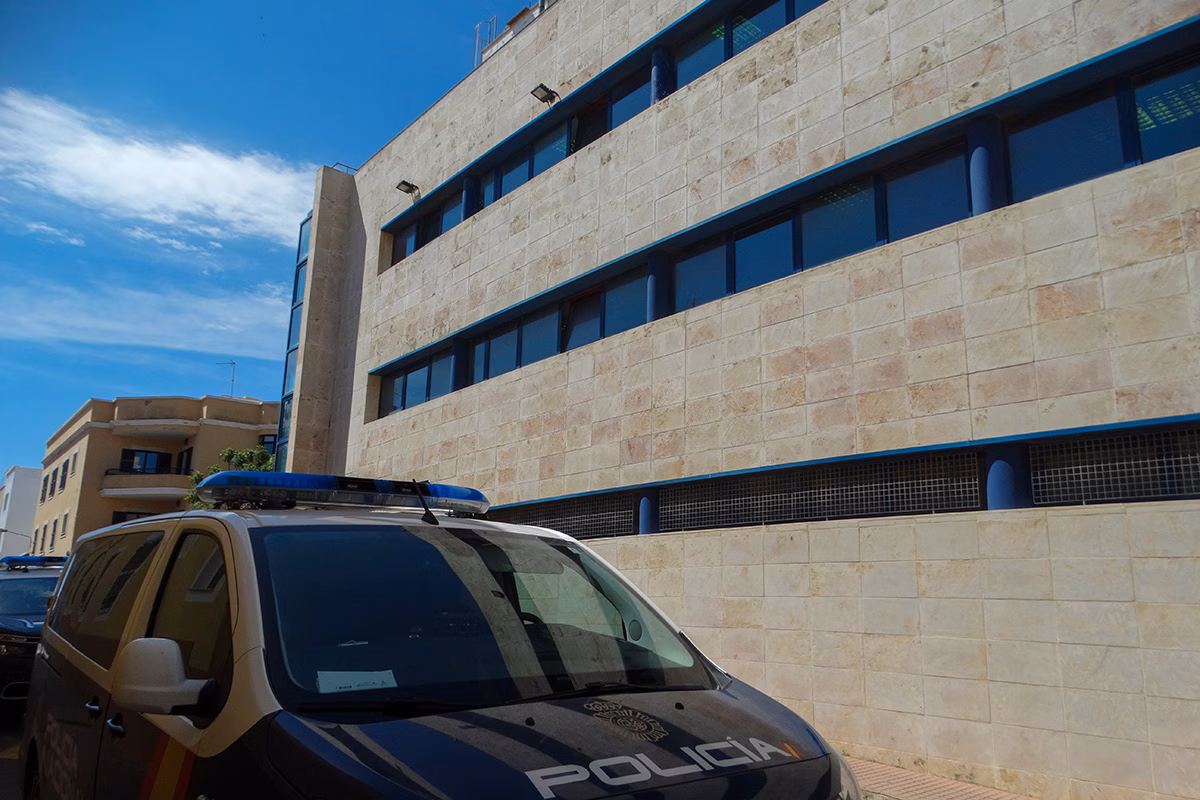 Detenido en Ciutadella por hurtar dinero de la caja fuerte del establecimiento donde trabajaba
