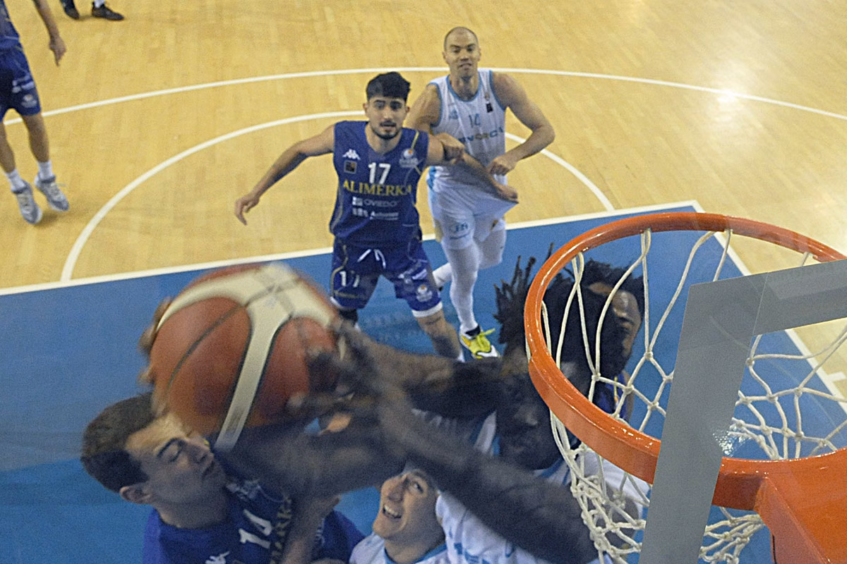 (Fotos) El Hestia Menorca se divierte y consigue el segundo triunfo consecutivo ante el Oviedo