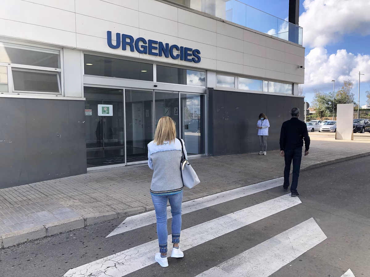 (Avance) Un hombre en la UCI del Mateu Orfila tras un accidente de tráfico en la general