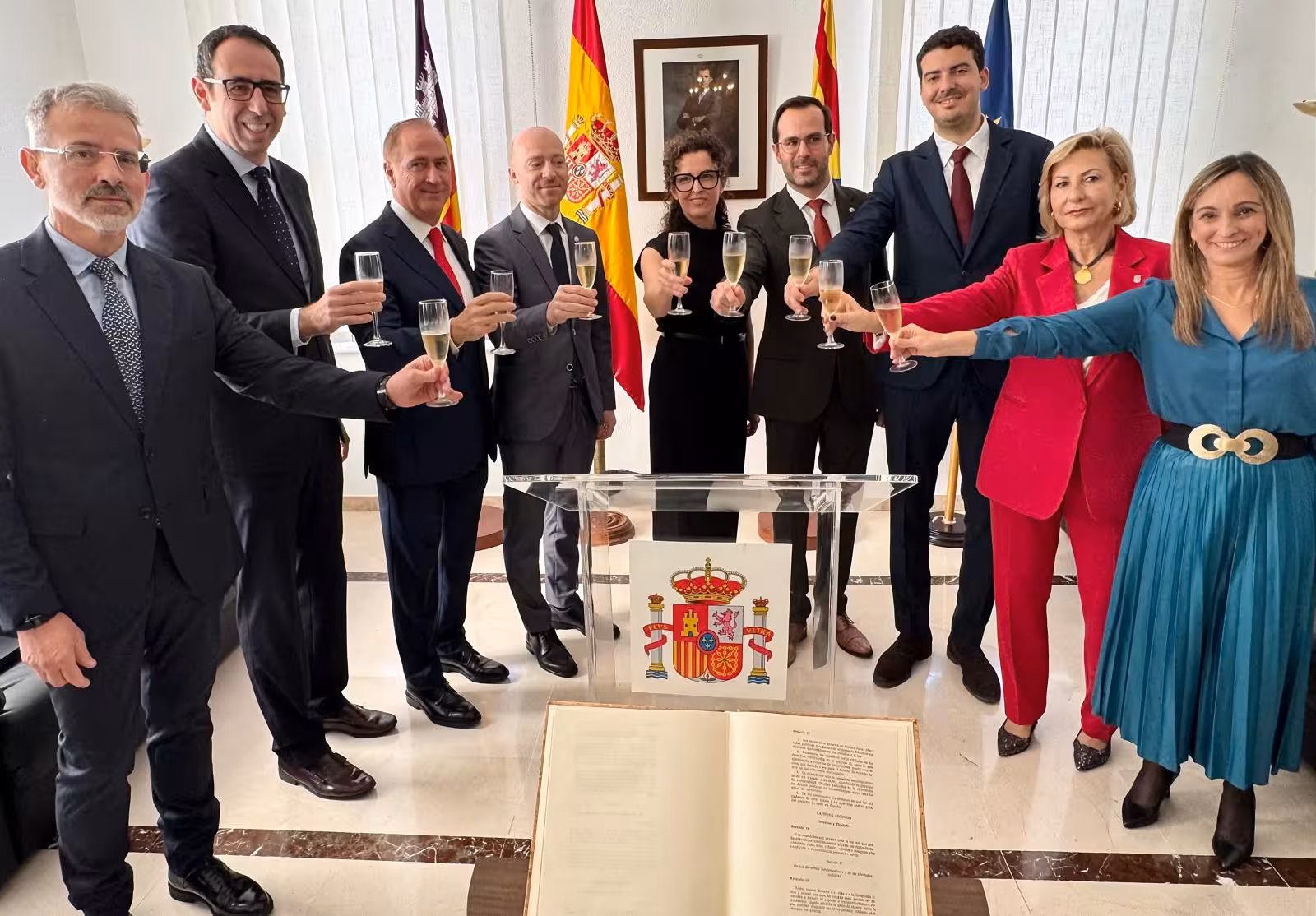 Un brindis por la Constitución. (Fotos: T.M.)