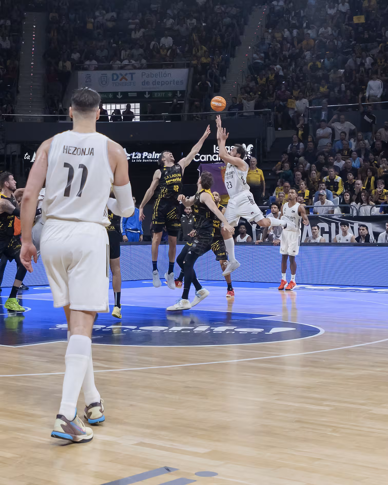 Momento de la canasta decisiva. Foto: Emilio Cobos (ACB Photo)