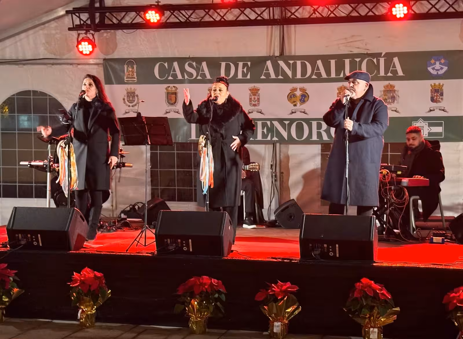 Animada fiesta navideña con villancicos y rumbas sevillanas