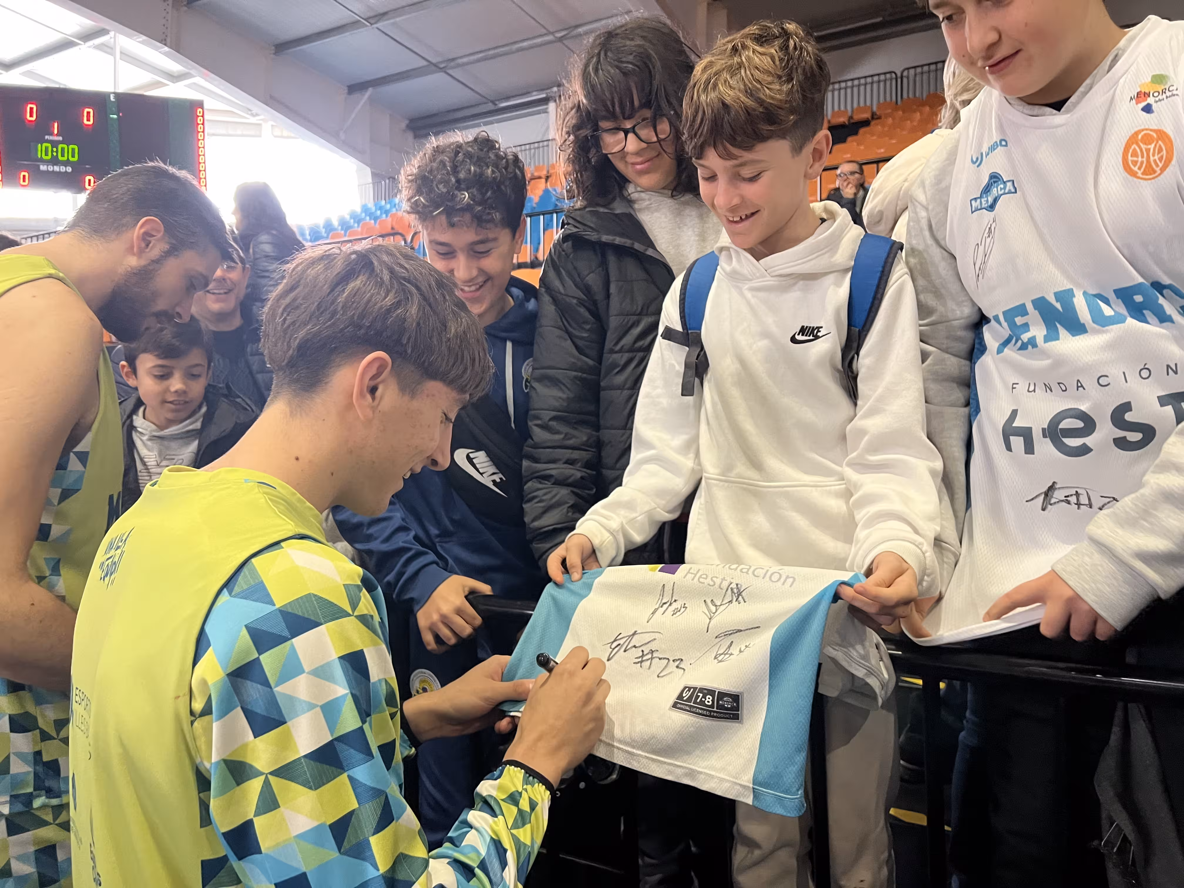 Firma de autógrafos.