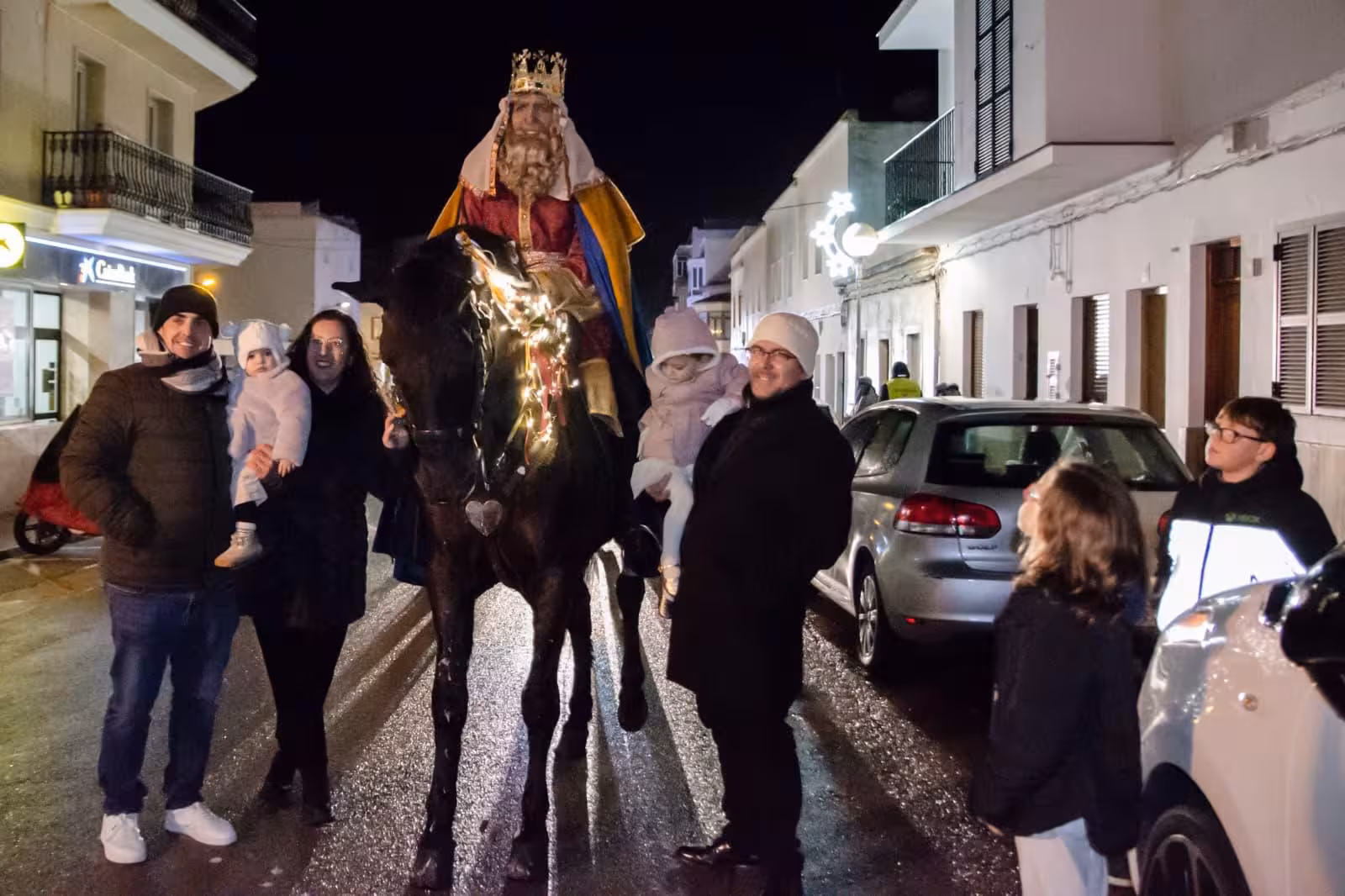 Imagen del artículo: Ferreries también vivió un desfile de Reyes pasado por agua