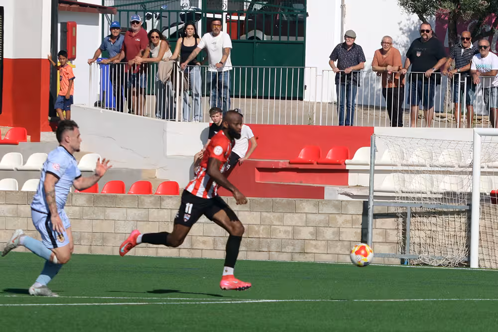 Se han quedado sin fútbol en Sant Martí este sábado.