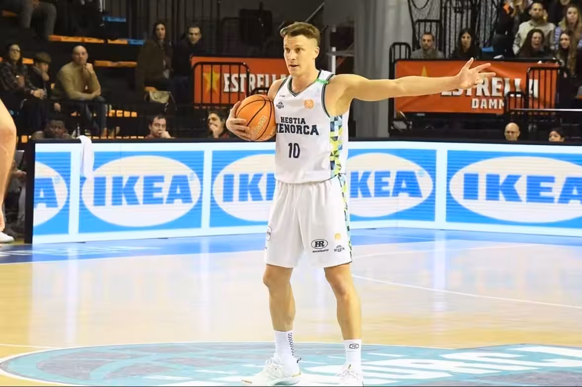 Fernando Zurbriggen durante el choque ante el Alega Cantabria