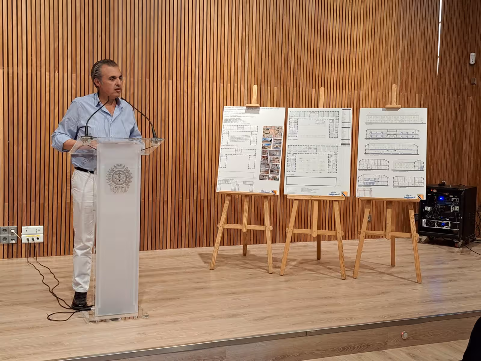 El conseller Antoni Vera presentó el proyecto este verano.