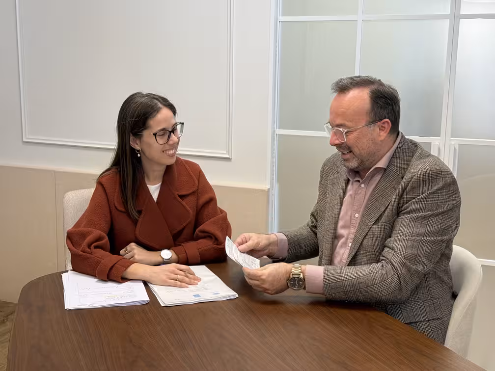 Firma de la compra de los terrenos.