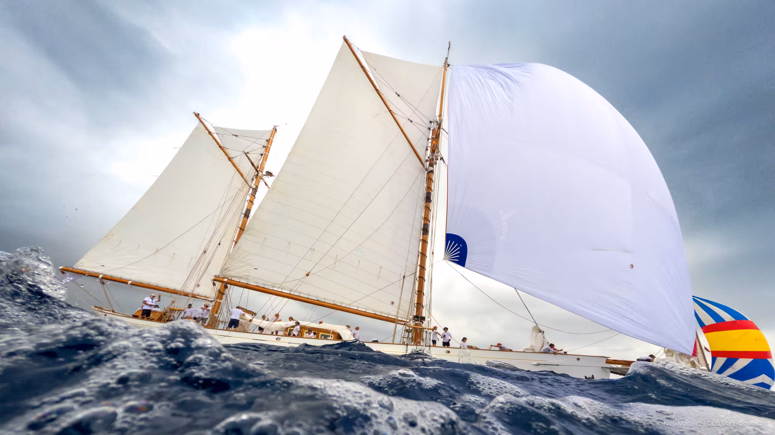 El Cariad es uno de los Big Boats que ya ha anunciado su presencia en Maó. (Foto: NICO MARTÍNEZ)