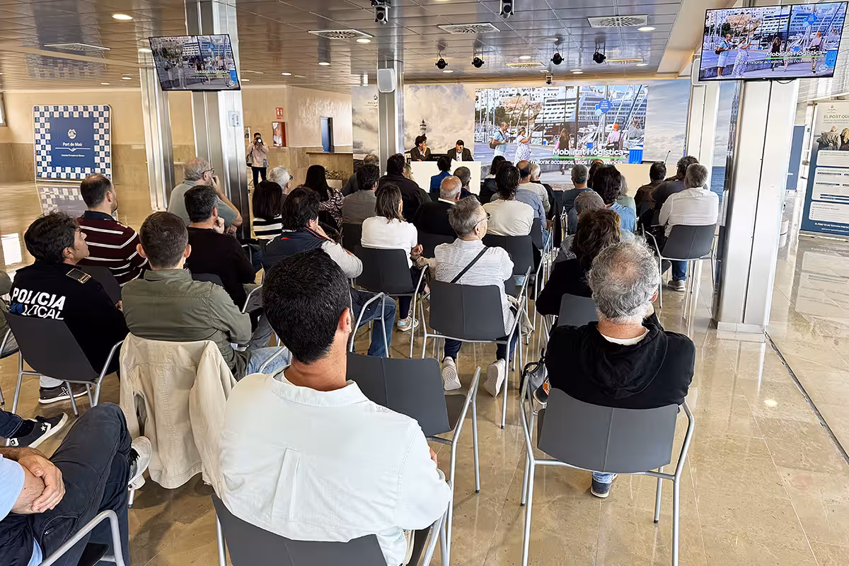 Imagen aérea del puerto de Maó.
