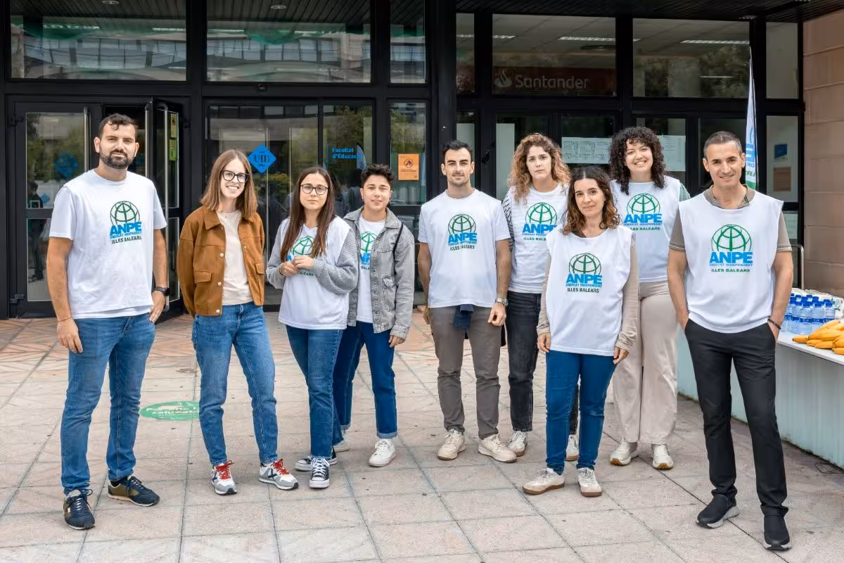 Equipo del sindicato ANPE que ha organizado la ayuda a los docentes opositores (Foto: ANPE)