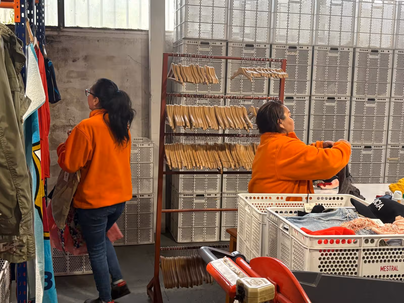 Mestral ayuda a la reinserción laboral y gestiona residuos evitando que llenen vertederos. (Foto: CÀRITAS MENORCA)