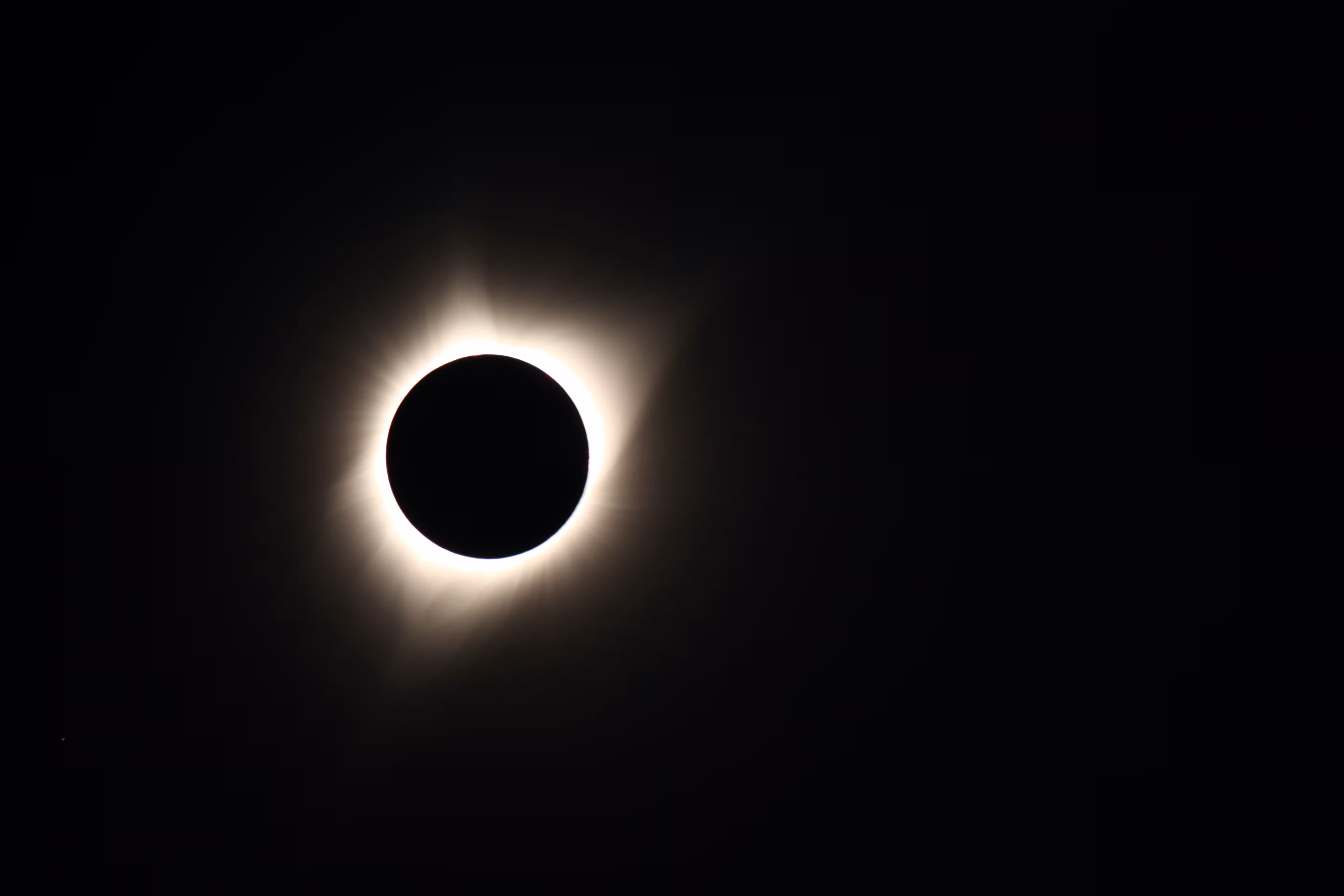 Las nubes no deberían ser un problema para ver el eclipse solar del 12 de agosto