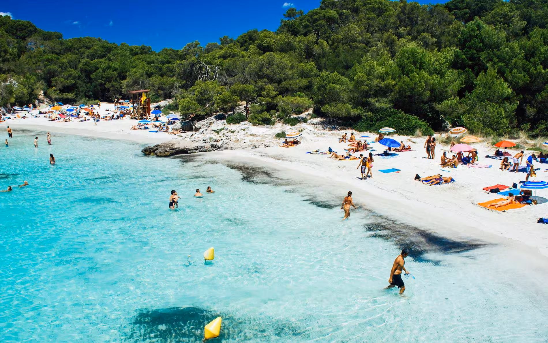 La activación de este aviso amarillo confirma la llegada de uno de los episodios más cálidos registrados en lo que va de año en Menorca.