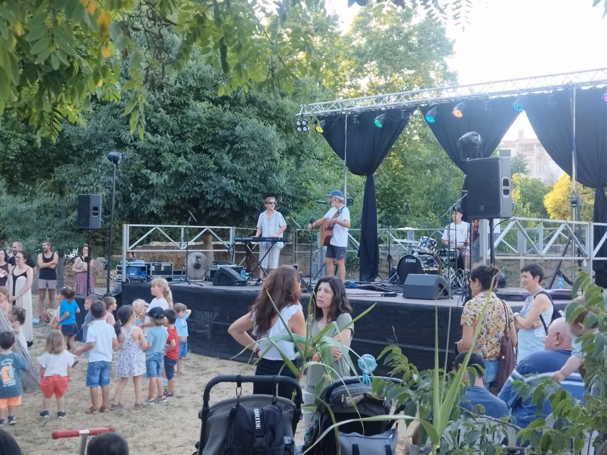 Imagen del artículo: Maó celebra Sant Joan en la noche en que inicia sus Nits de Música al Carrer