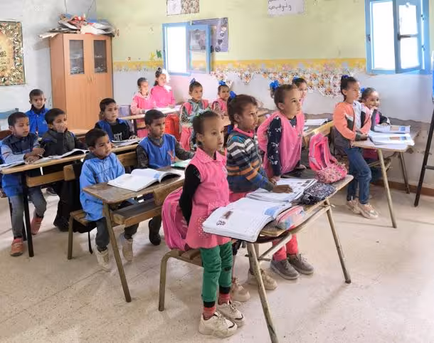 Niños escolarizados en una escuela del campo de refugiados de Tindouf. (Fotos: FONS MENORQUÍ DE COOPERACIÓ)