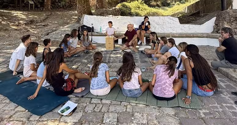Los jóvenes aprendieron a expresarse a través del arte. (Fotos: AJUNTAMENT DE SANT LLUÍS)