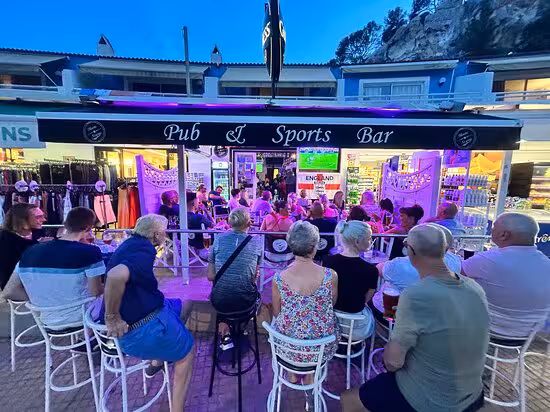 Los aficionados al fútbol volverán a concentrarse este domingo para ver la final del Mundial. (Foto: TRIPADVISOR)