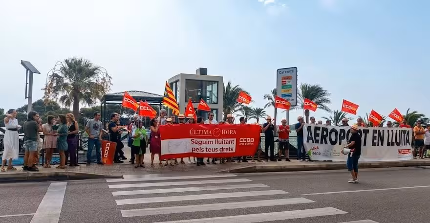 Los trabajadores del Aeropuerto de Menorca siguen con las movilizaciones. (Foto: CCOO)