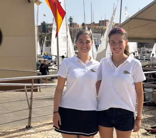María Correa y Claudia Pons tienen muy cerca el oro en el mundial de vela de clase Snipe. (Foto: INSTAGRAM CM MAHON)