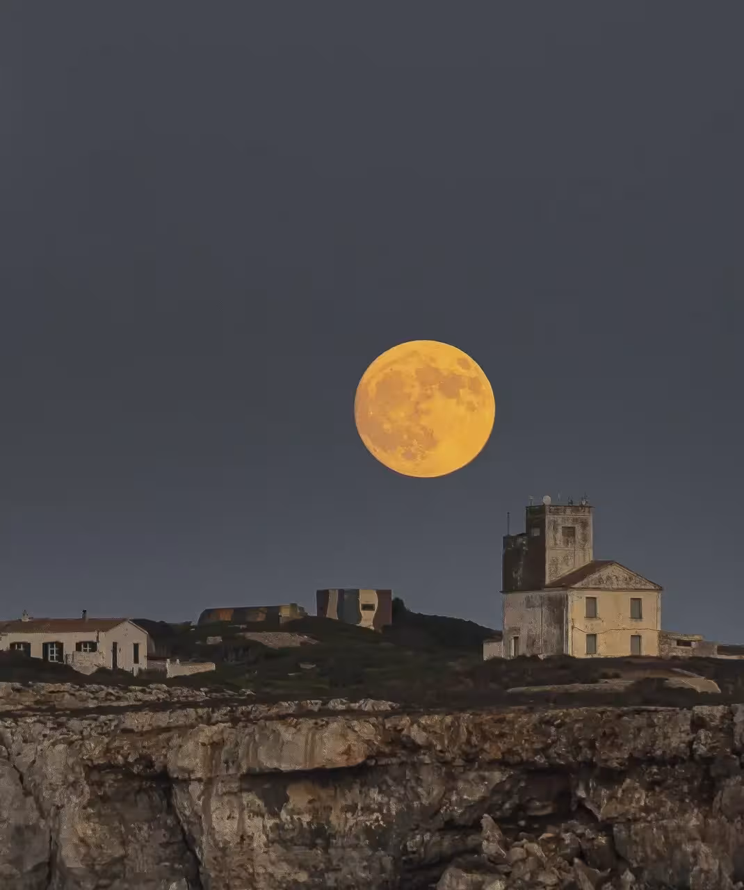 Fotografía de Mikel Llambías en La Mola.