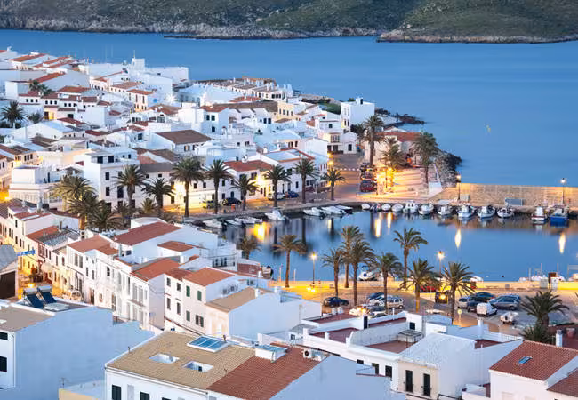 Imagen de Fornells, una de las alternativas para disfrutar de este martes en la isla. (Foto: REDACCION)