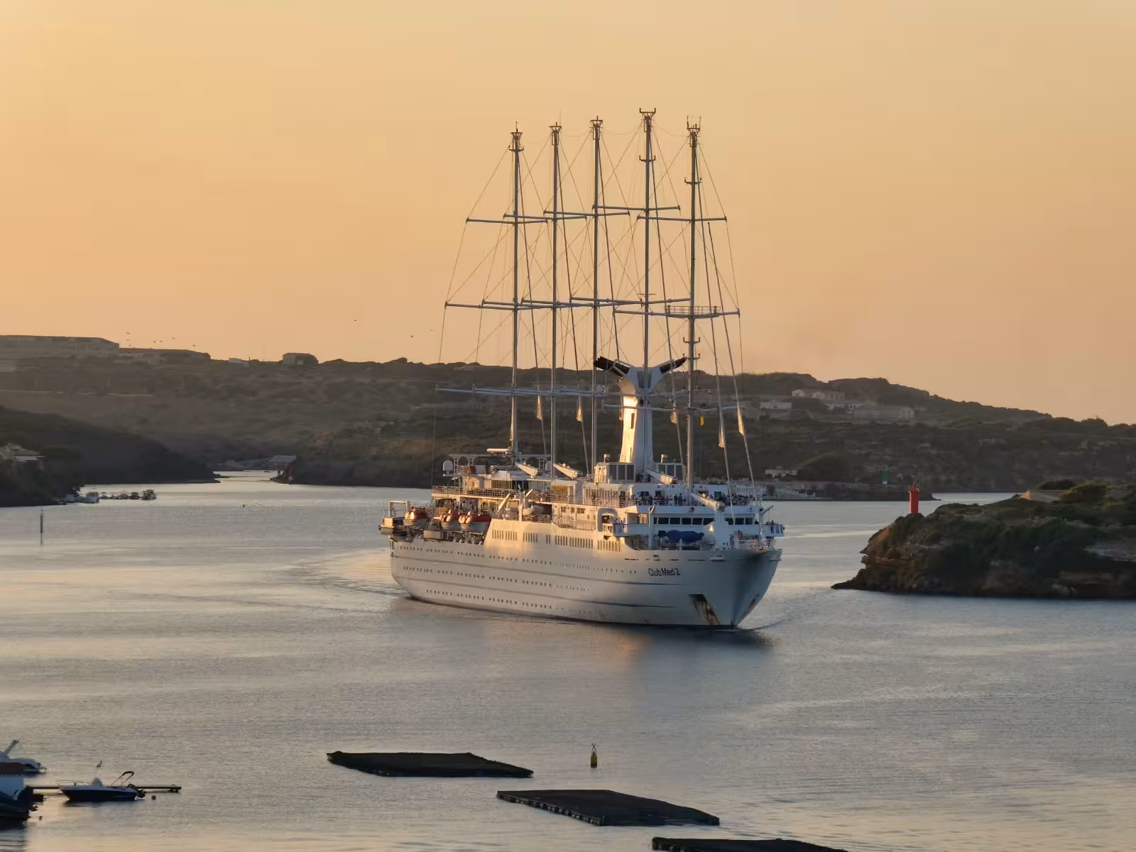 El Club Med 2 en Maó. (Foto: José Ignacio Seguí)