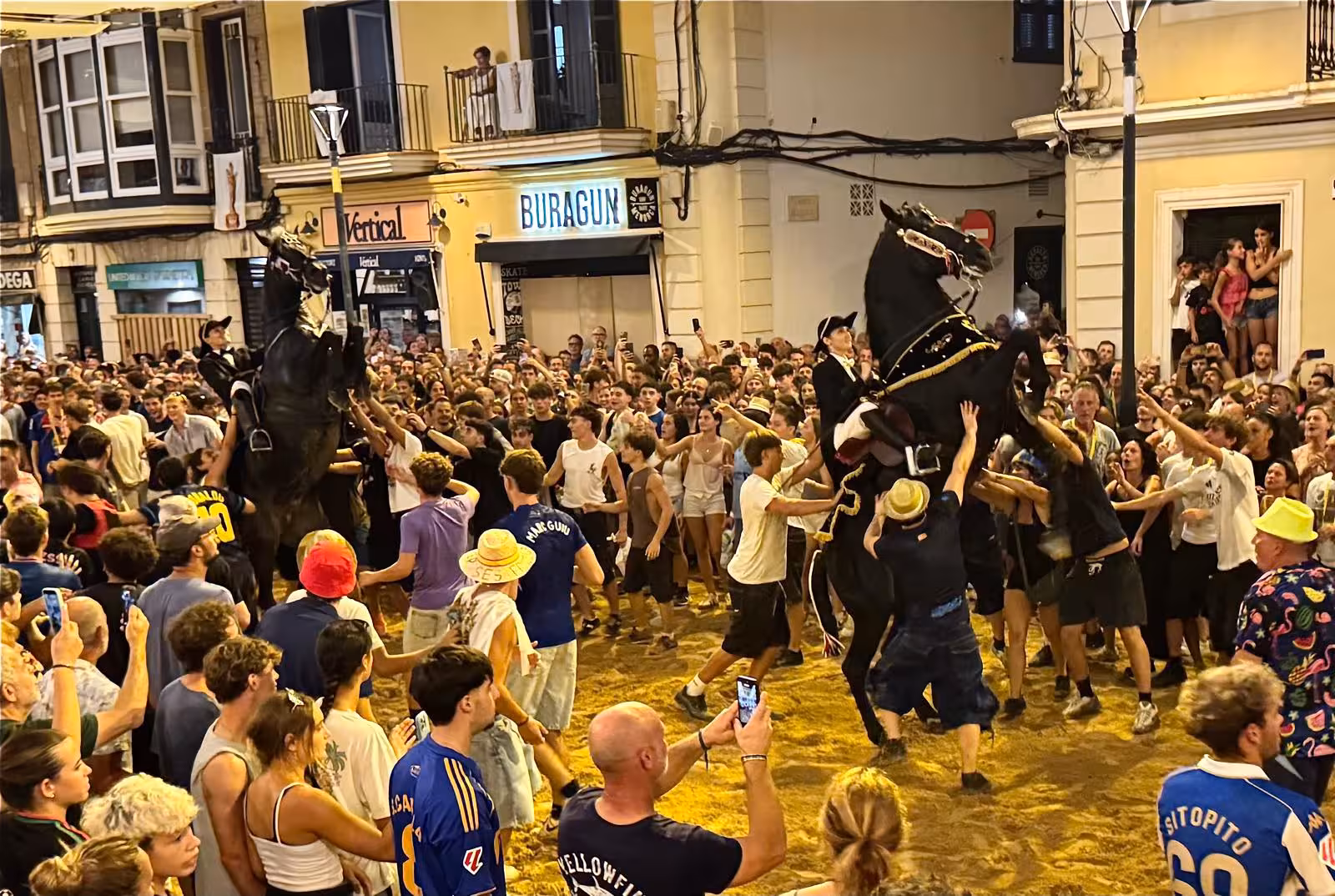 Imagen del «Dissabte de Gràcia» celebrado este lunes en Maó.. (Foto: Tolo Mercadal)