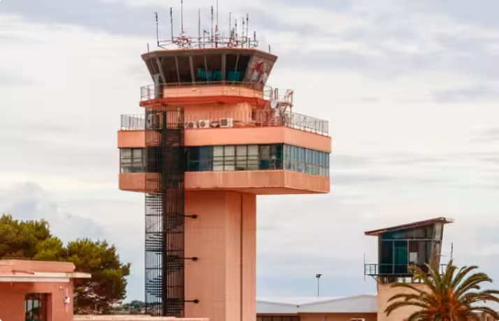 Torre de control del aeropuerto de Menorca