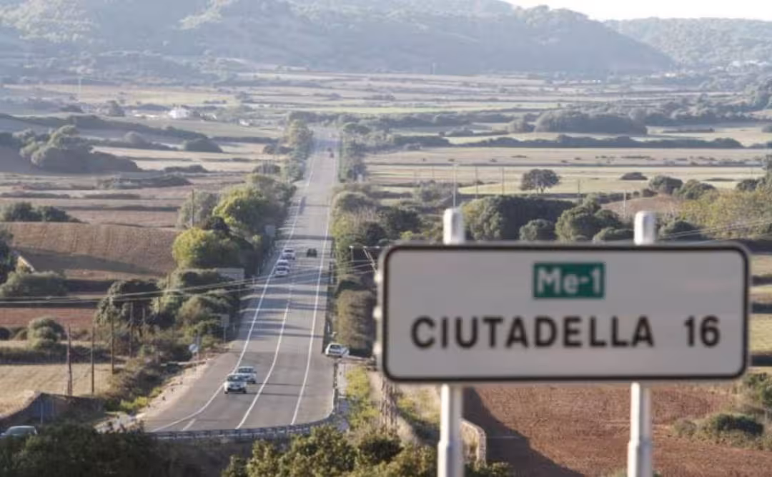 Coches en la carretera general.