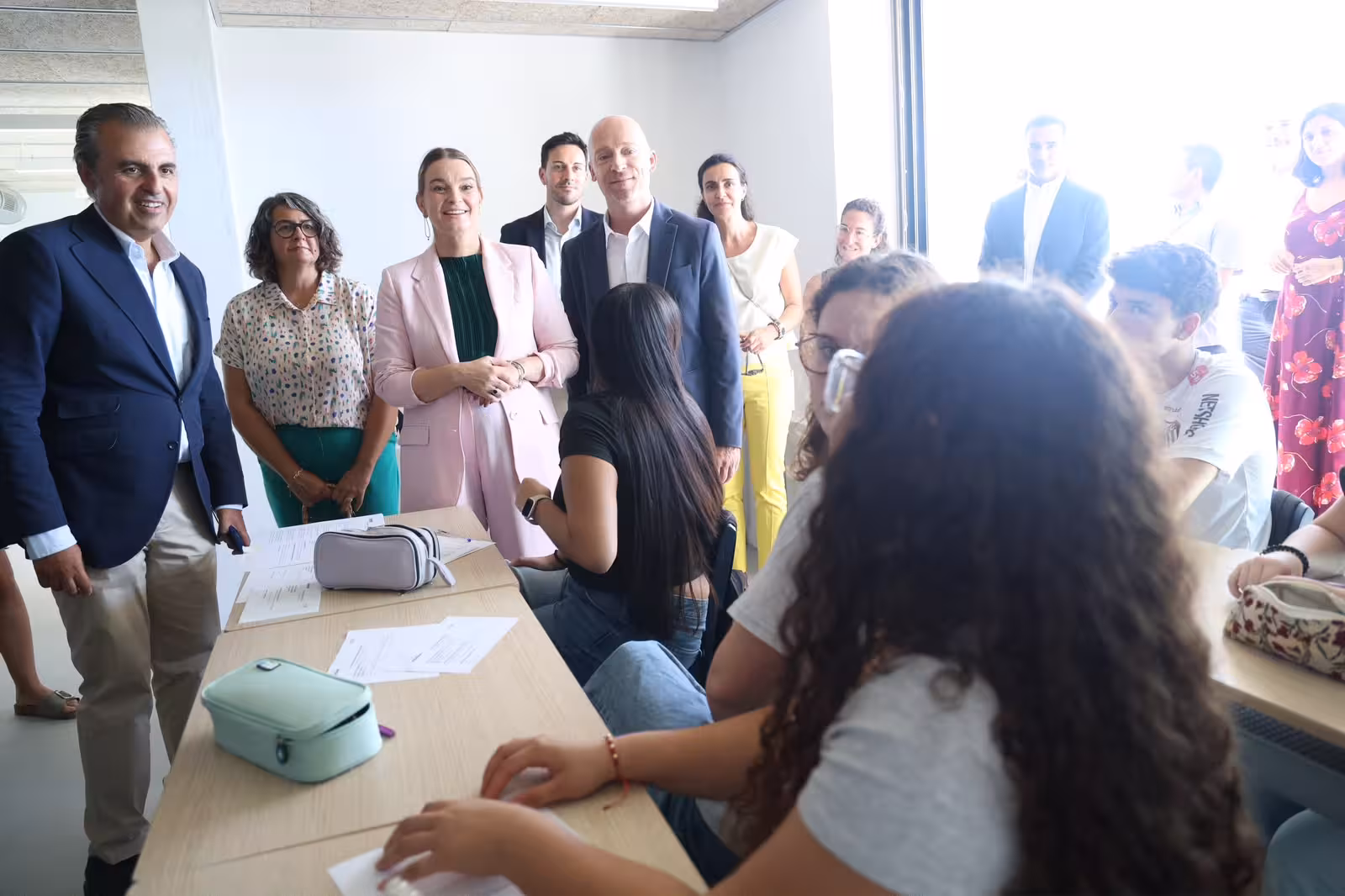 Antoni Vera, Marga Prohens y Adolfo Vilafranca han saludado a los alumnos. (Foto: CAIB)